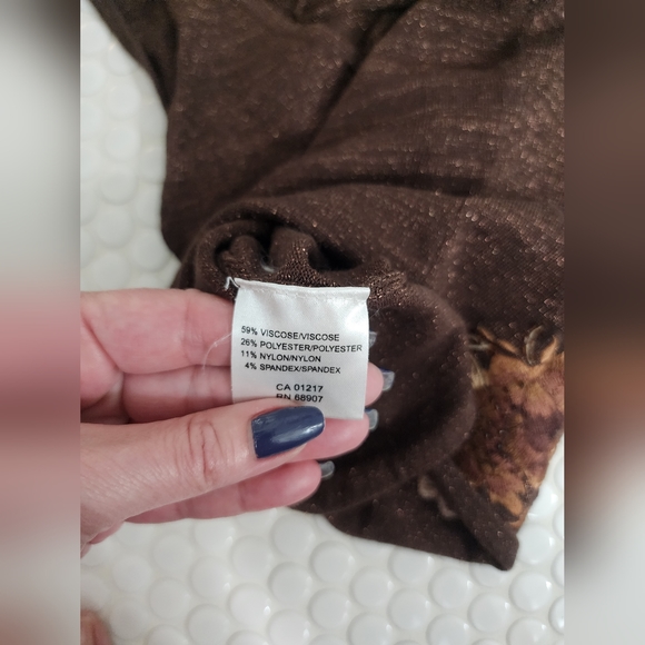 Le Chateau sleevless knit top - Picture 3 of 6